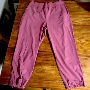 Lululemon Women’s Cropped Jogger sz 10